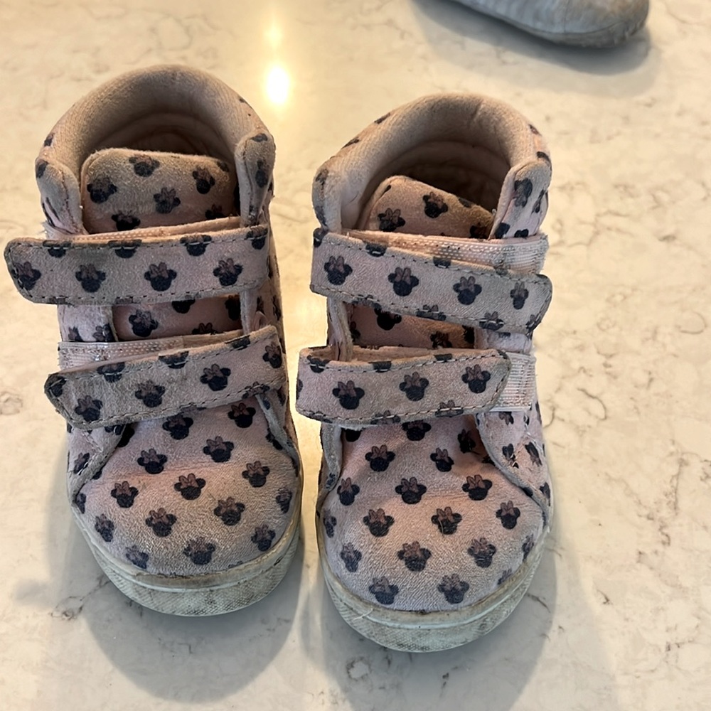 Minnie Mouse shoes